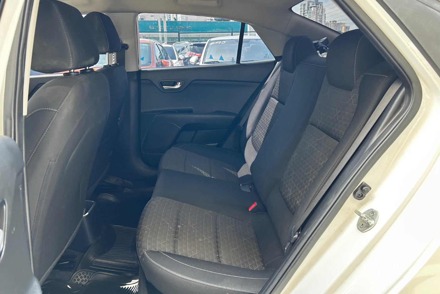 Kia Rio 2020 Automático color Blanco, Imagen #10
