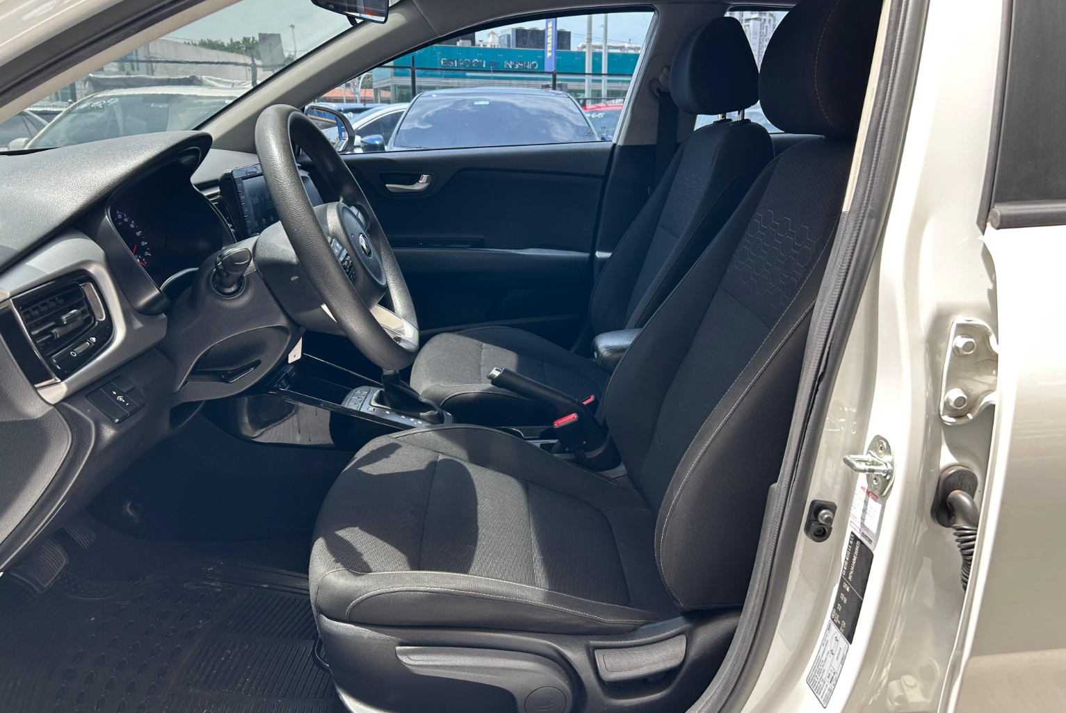 Kia Rio 2021 Automático color Blanco, Imagen #7