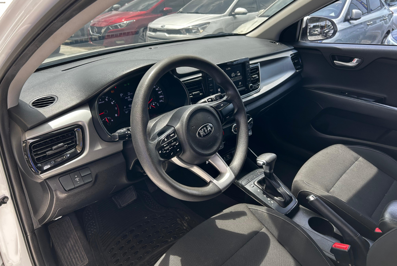 Kia Rio 2021 Automático color Blanco, Imagen #8