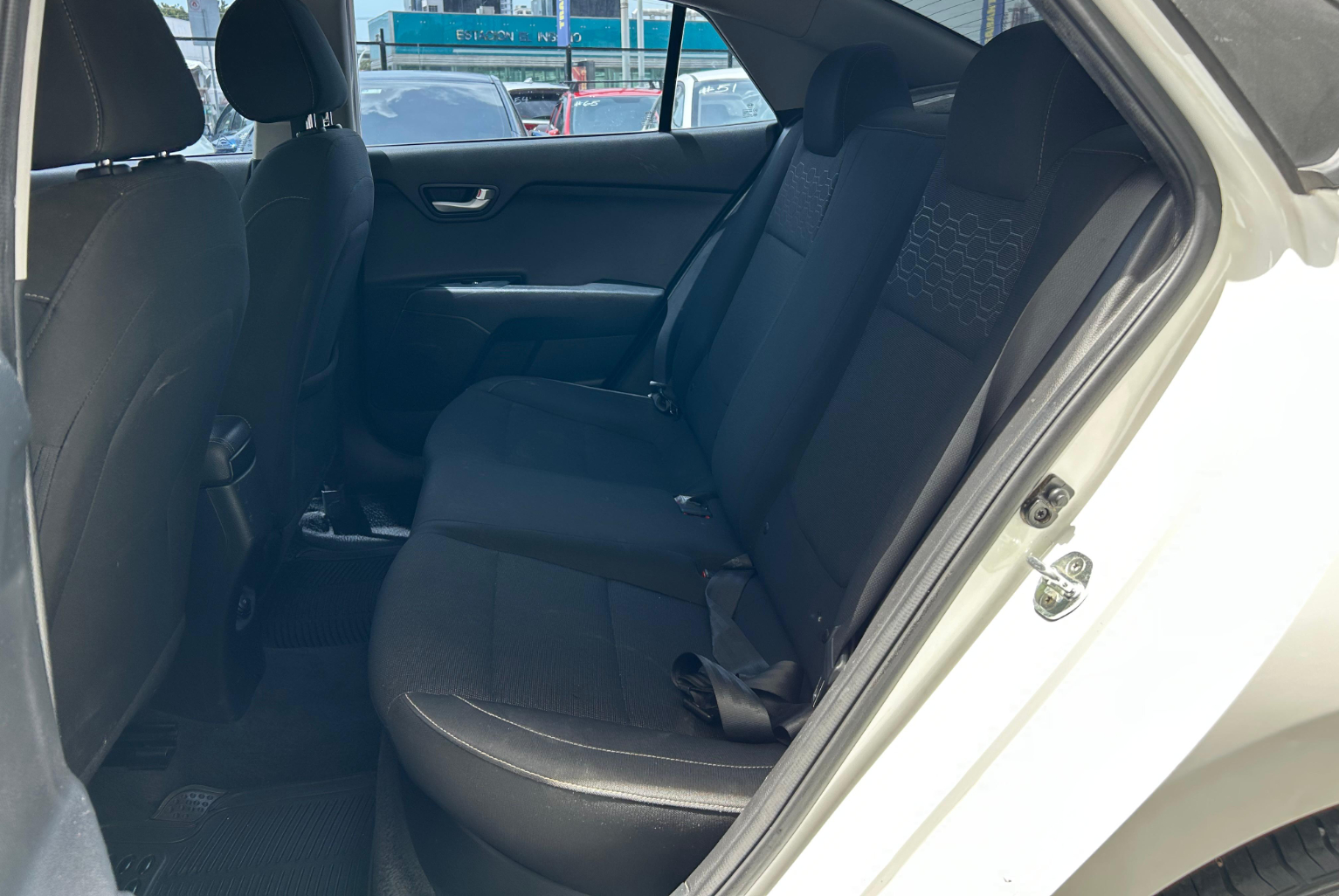 Kia Rio 2021 Automático color Blanco, Imagen #10