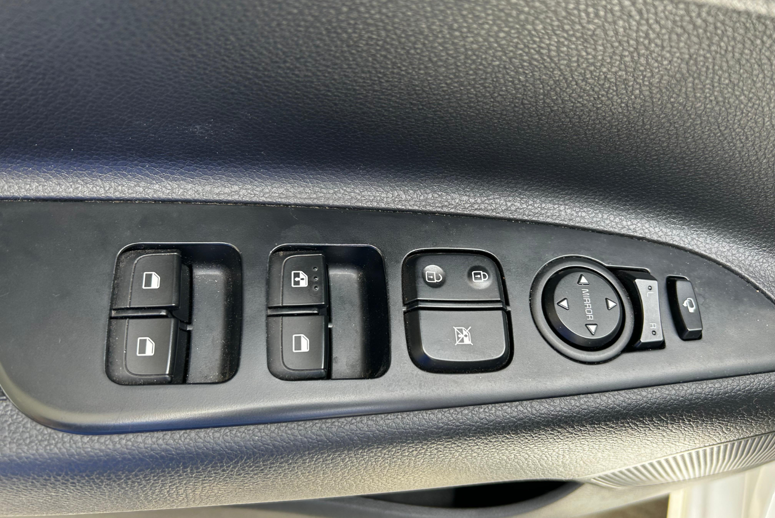 Kia Rio 2021 Automático color Blanco, Imagen #11
