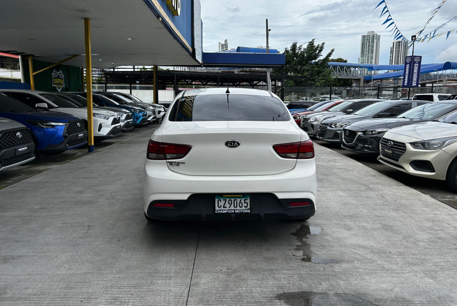 Kia Rio 2021 Automático color Blanco, Imagen #5