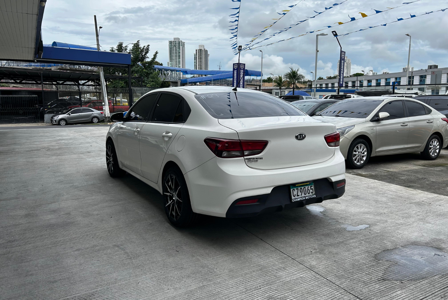 Kia Rio 2021 Automático color Blanco, Imagen #6