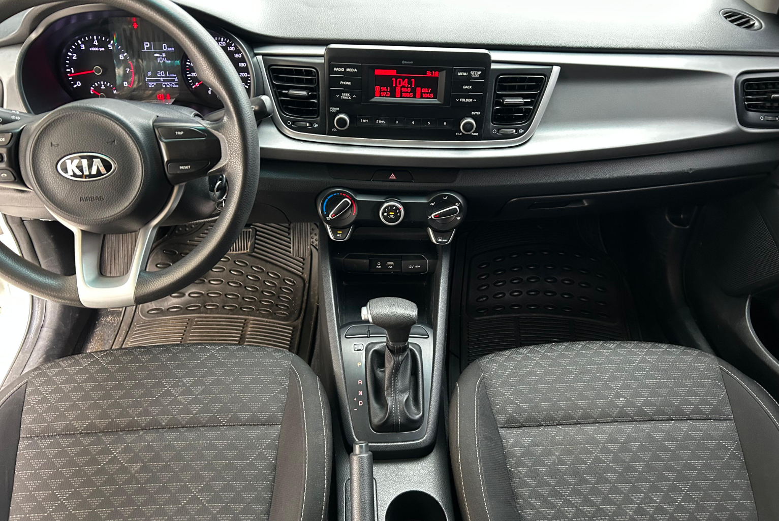 Kia Rio 2021 Automático color Blanco, Imagen #9