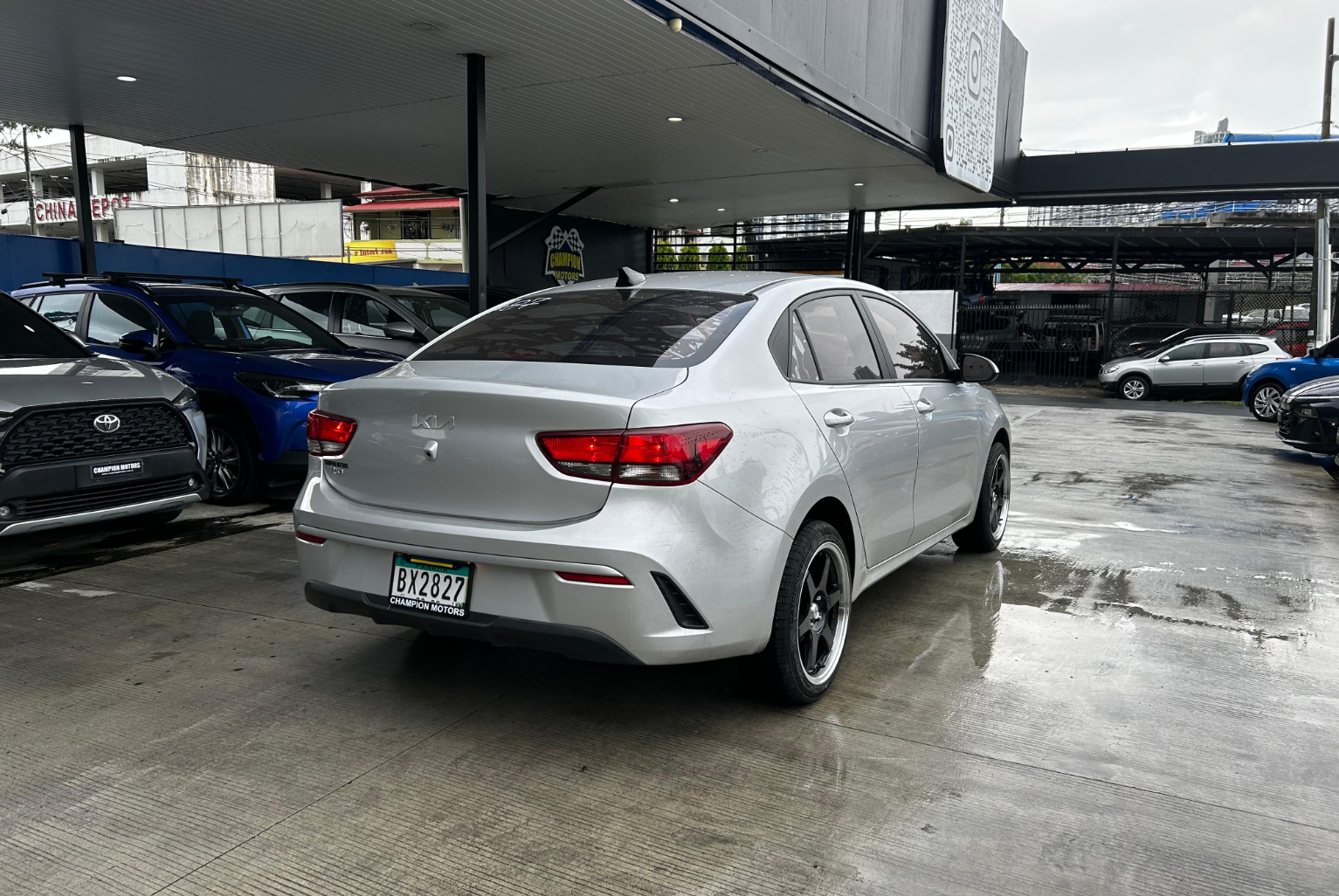 Kia Rio 2023 Manual color Plateado, Imagen #4