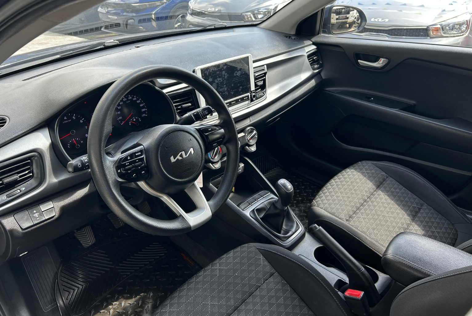 Kia Rio 2023 Manual color Azul, Imagen #8