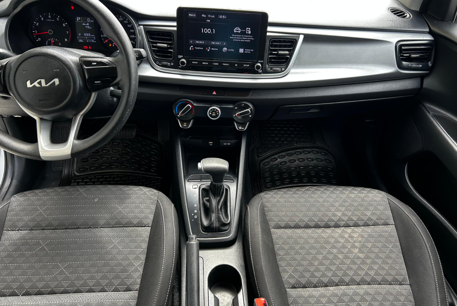 Kia Rio 2024 Automático color Plateado, Imagen #9