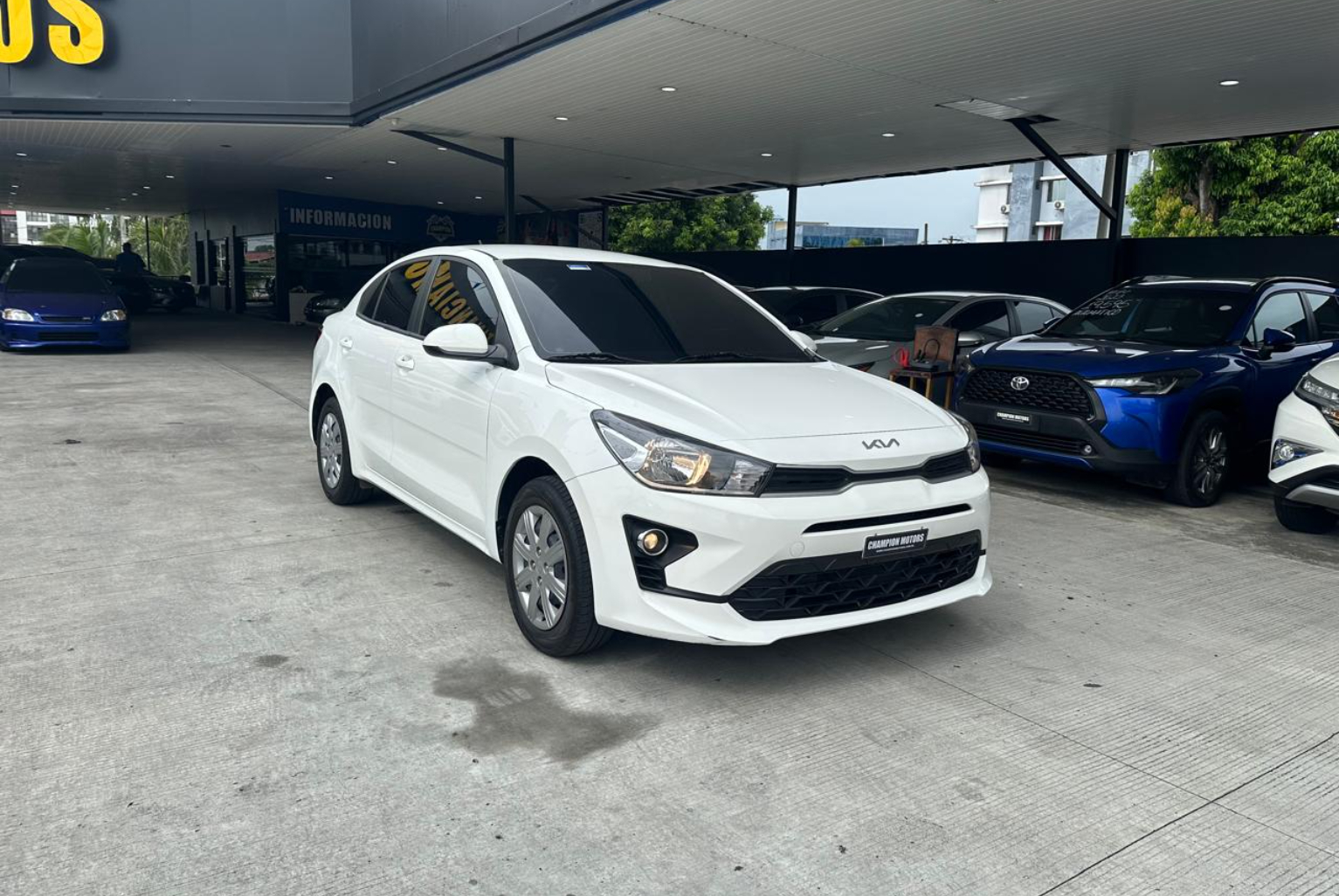 Kia Rio 2024 Automático color Blanco, Imagen #3