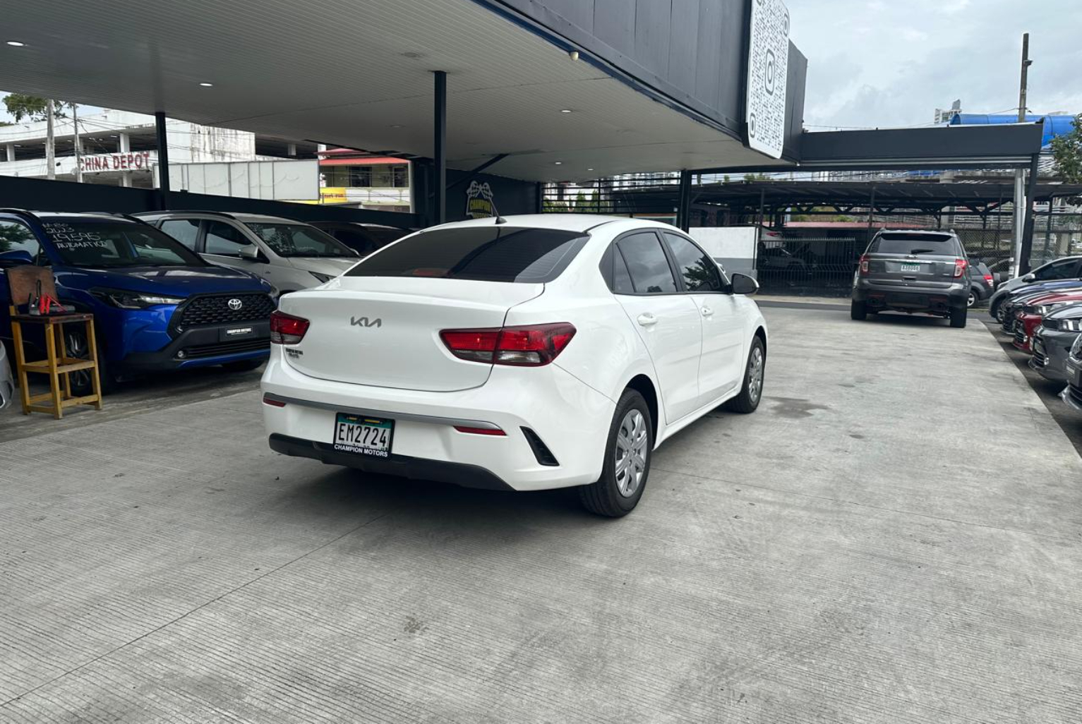 Kia Rio 2024 Automático color Blanco, Imagen #4