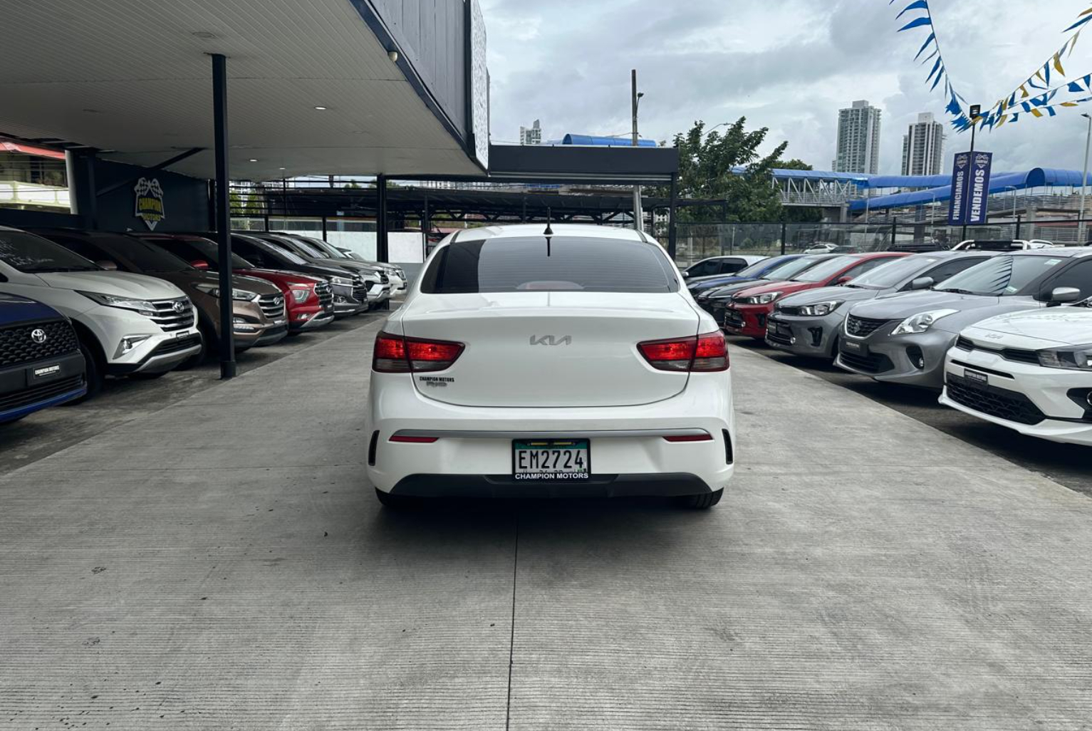 Kia Rio 2024 Automático color Blanco, Imagen #5