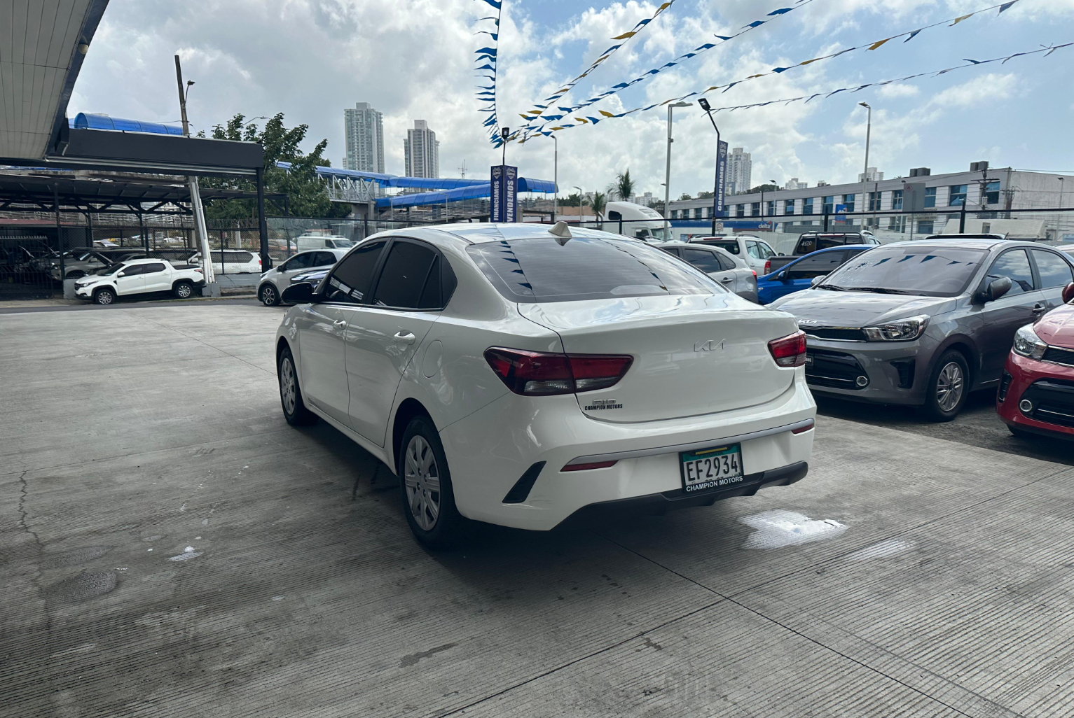 Kia Rio 2024 Automático color Blanco, Imagen #6