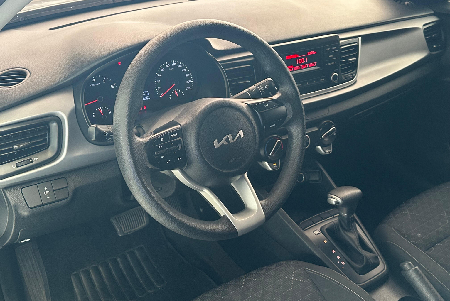 Kia Rio 2024 Automático color Blanco, Imagen #9