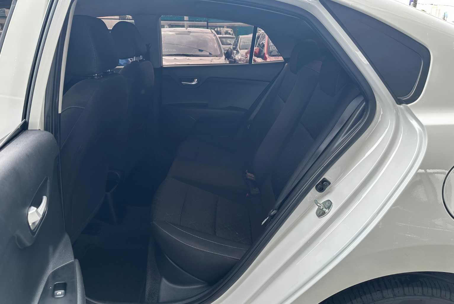 Kia Rio 2024 Automático color Blanco, Imagen #11