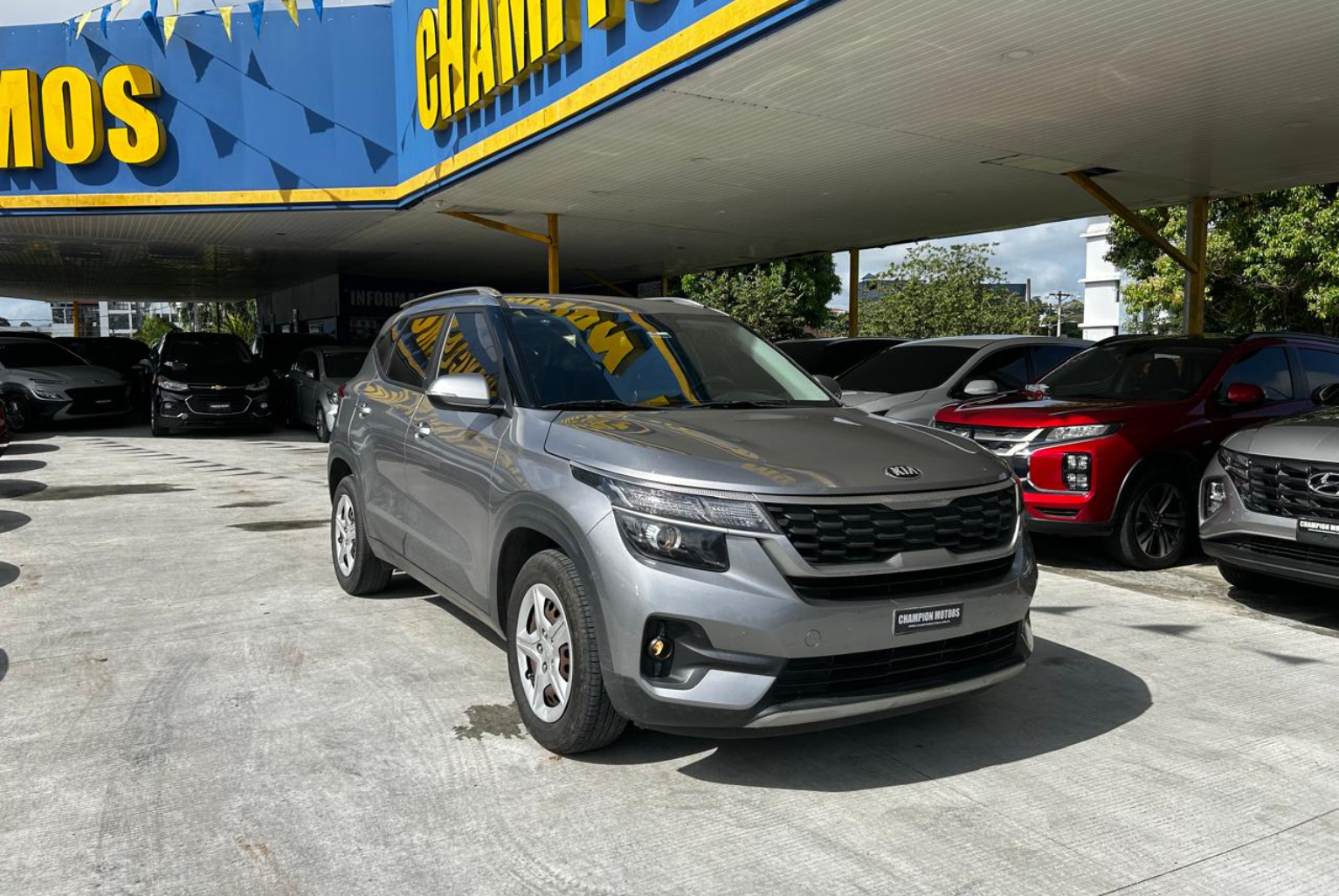 Kia Seltos 2022 Manual color Gris, Imagen #3