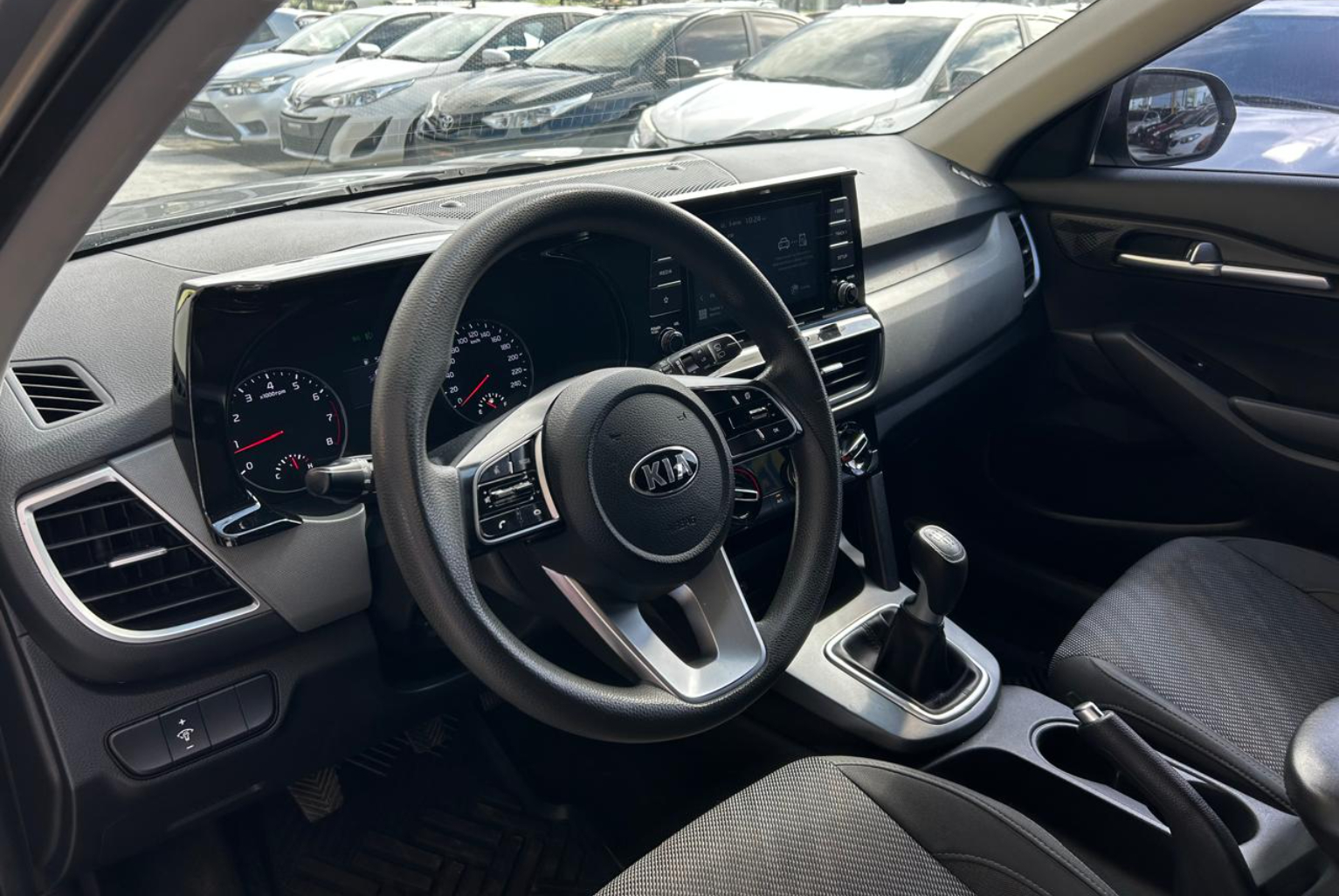 Kia Seltos 2022 Manual color Gris, Imagen #7