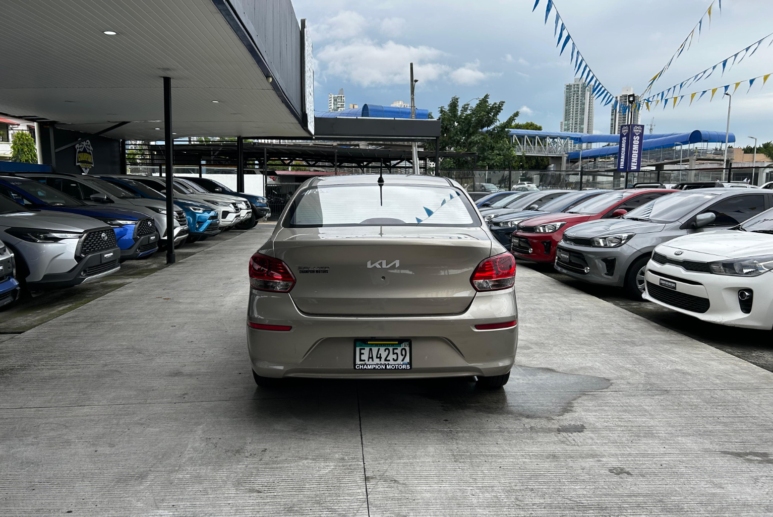 Kia Soluto 2022 Manual color Beige, Imagen #5