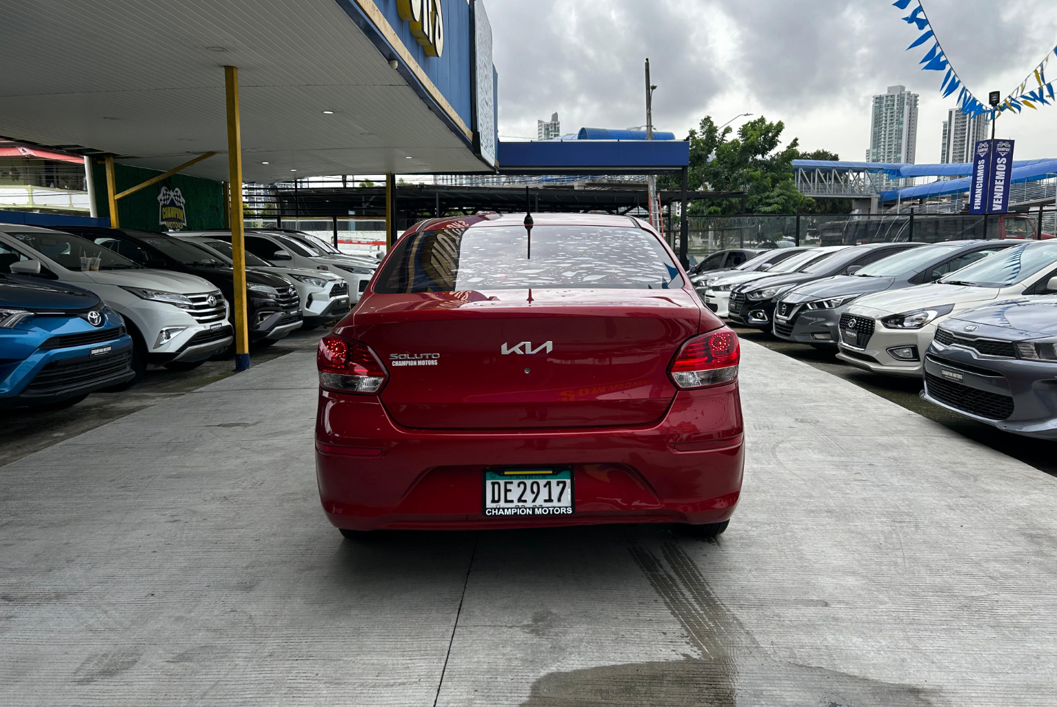 Kia Soluto 2024 Automático color Rojo, Imagen #5