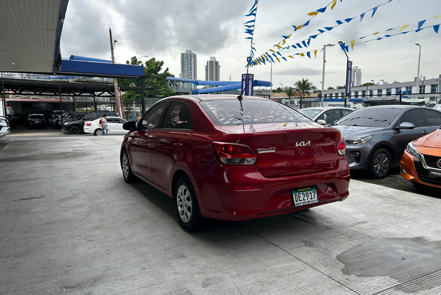 Kia Soluto 2024 Automático color Rojo, Imagen #6
