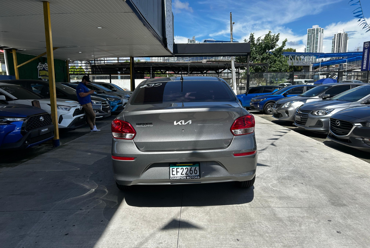 Kia Soluto 2024 Automático color Gris, Imagen #5