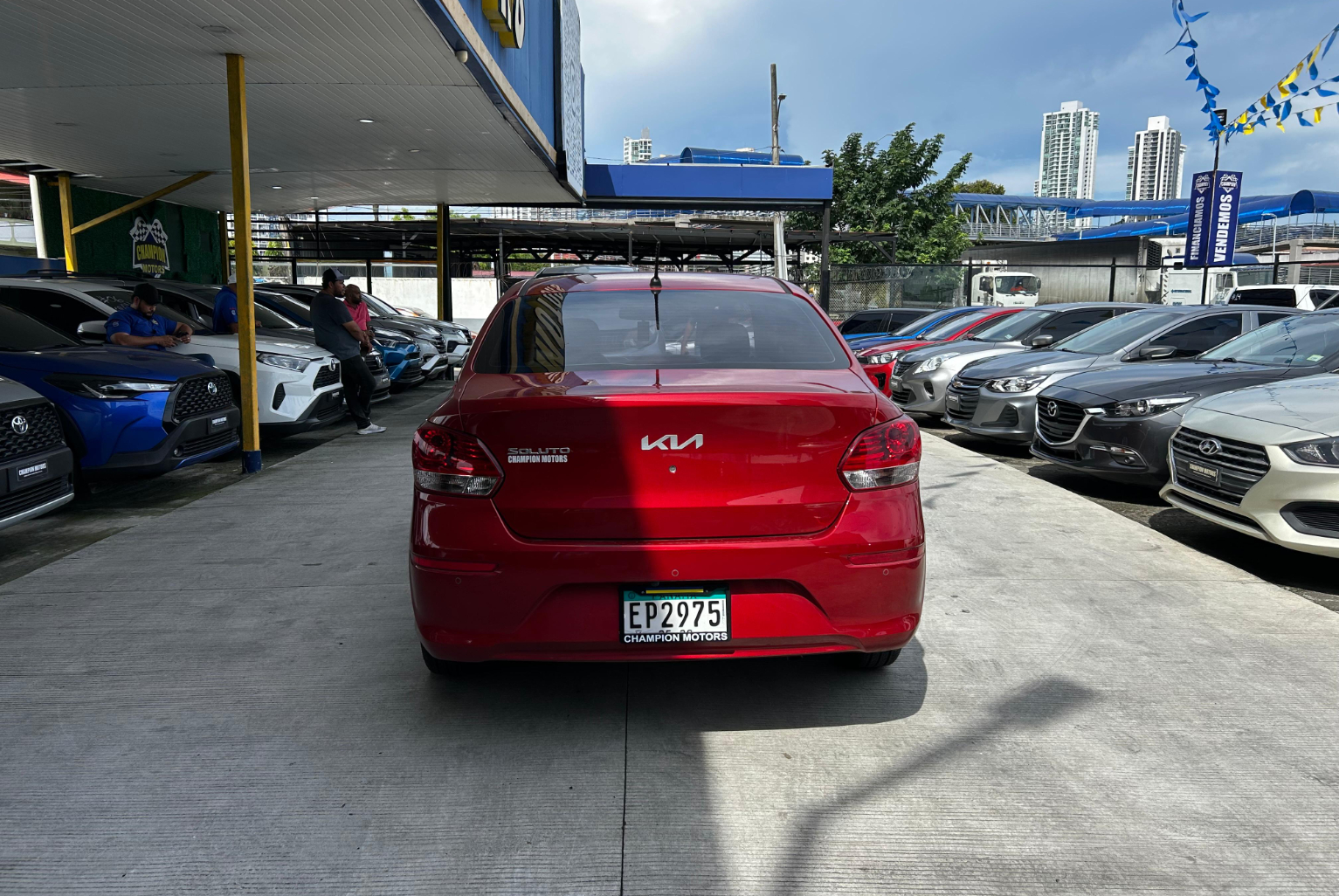 Kia Soluto 2025 Automático color Rojo, Imagen #5