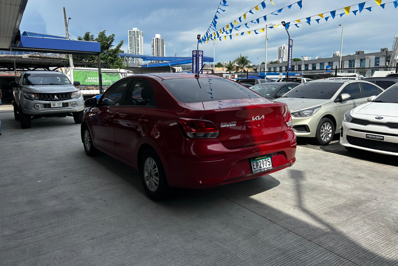 Kia Soluto 2025 Automático color Rojo, Imagen #6