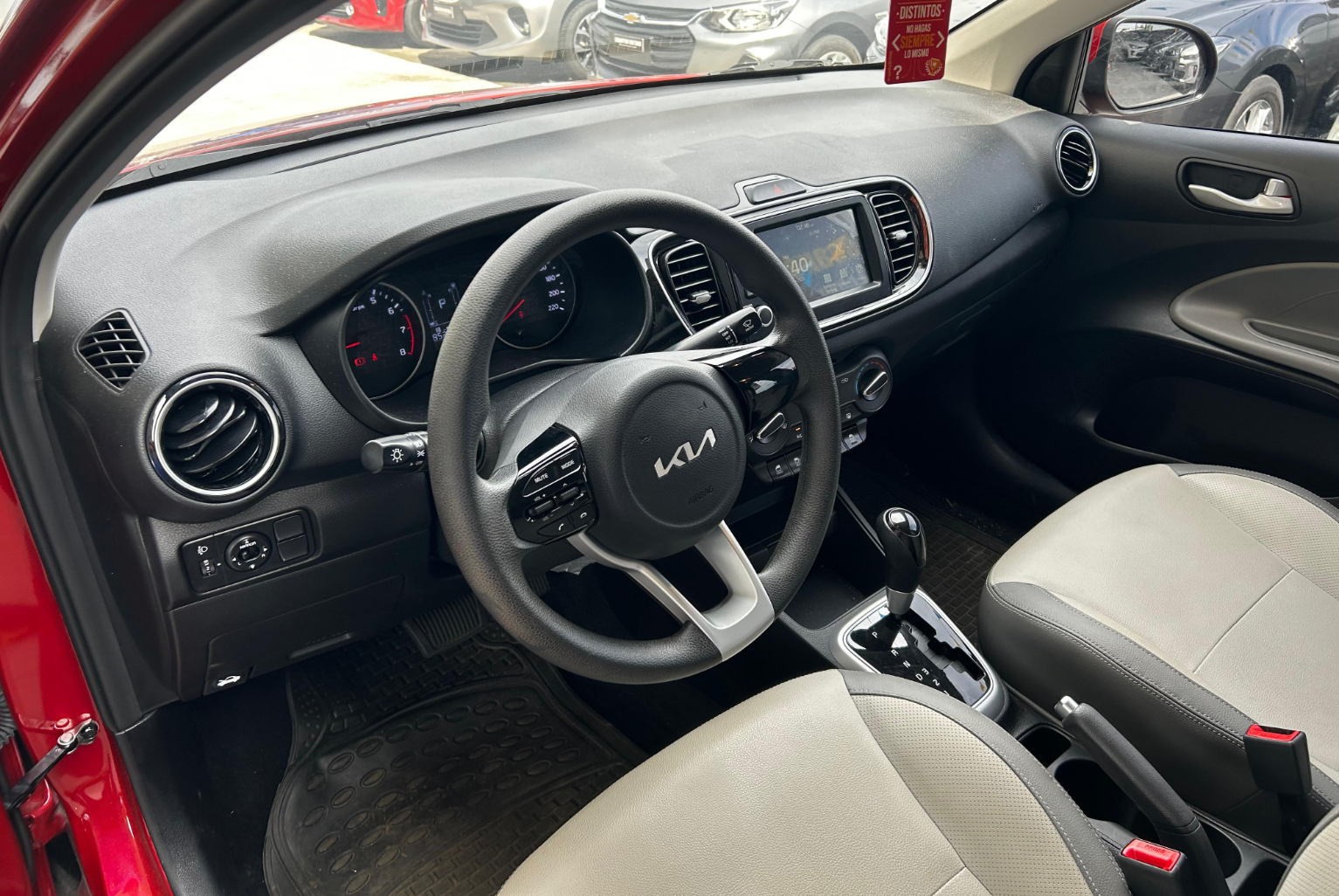 Kia Soluto 2025 Automático color Rojo, Imagen #7