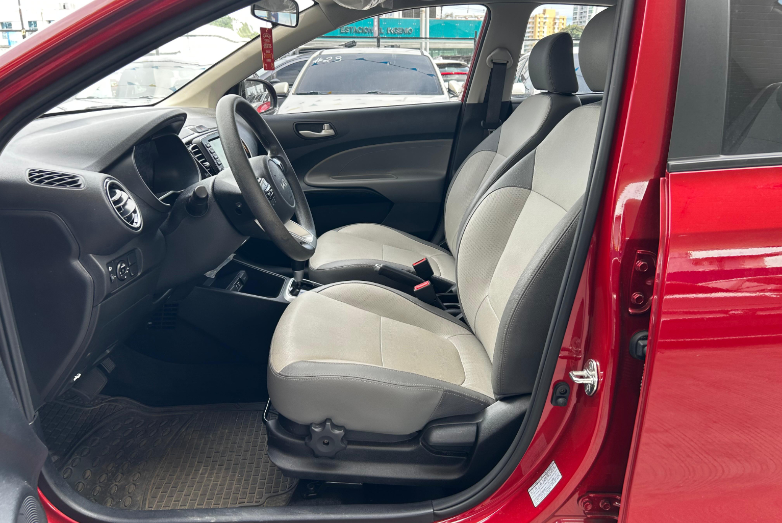 Kia Soluto 2025 Automático color Rojo, Imagen #8