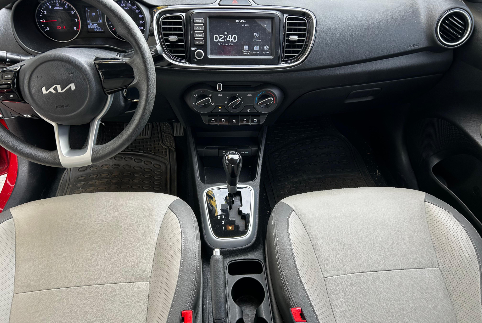 Kia Soluto 2025 Automático color Rojo, Imagen #9