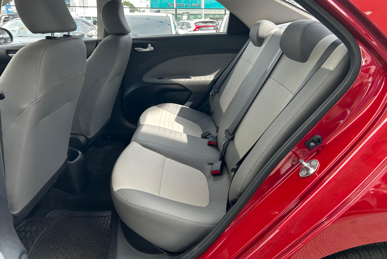 Kia Soluto 2025 Automático color Rojo, Imagen #10