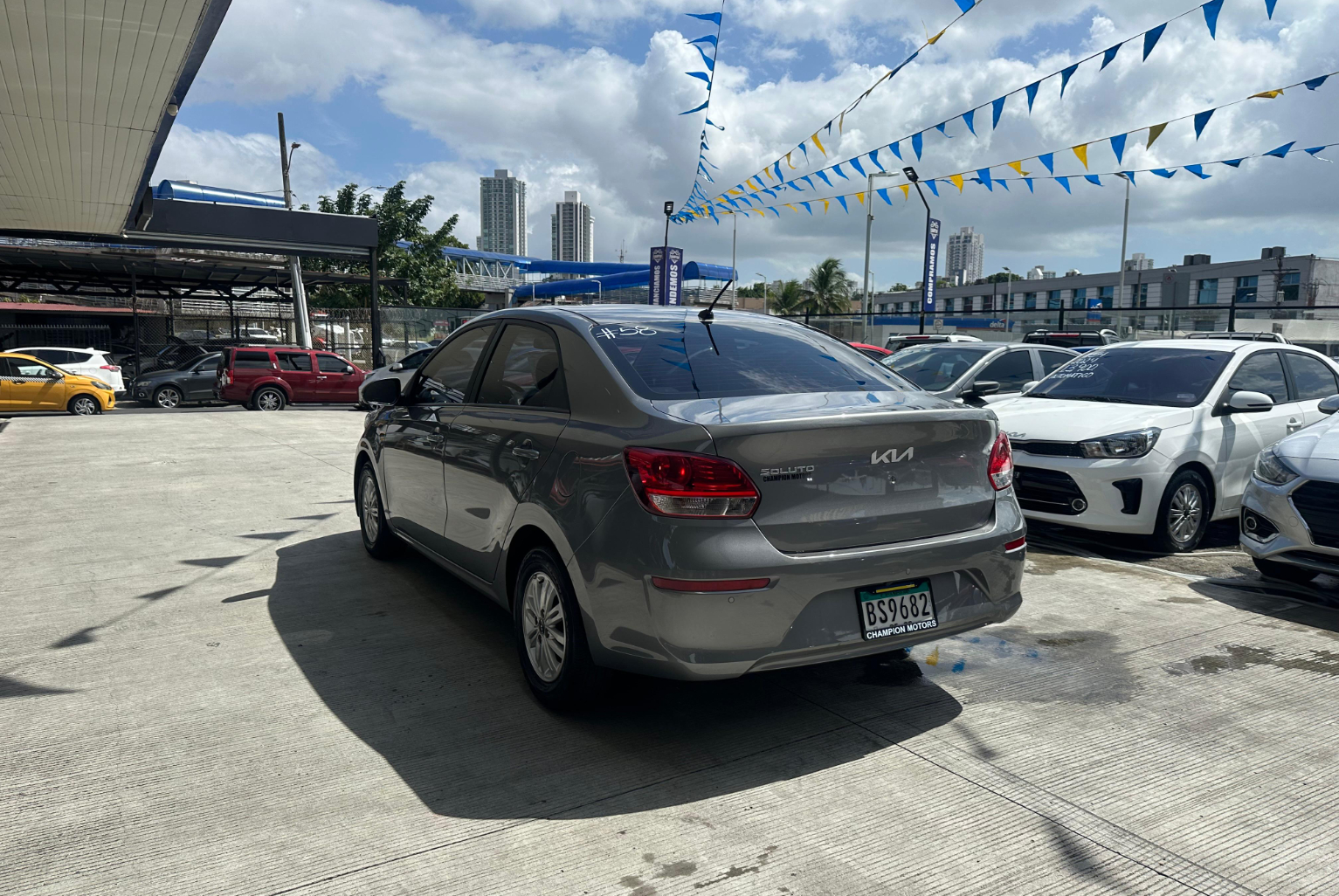 Kia Soluto 2025 Automático color Gris, Imagen #6