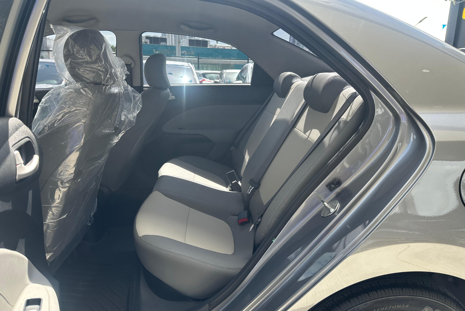 Kia Soluto 2025 Automático color Gris, Imagen #10