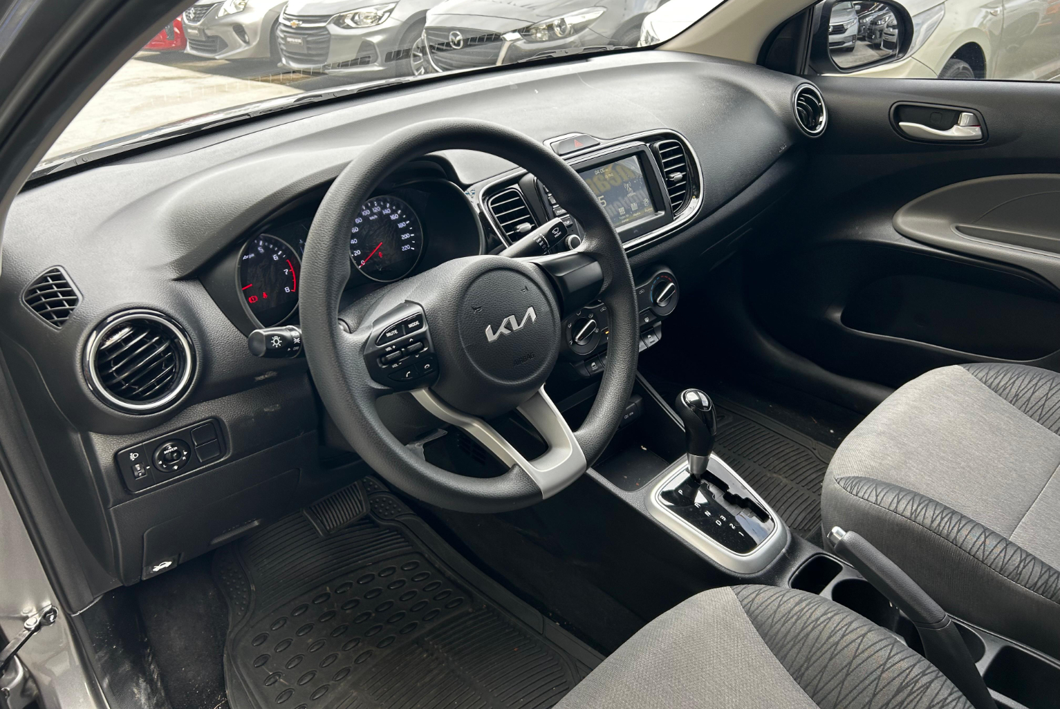 Kia Soluto 2026 Automático color Blanco, Imagen #7