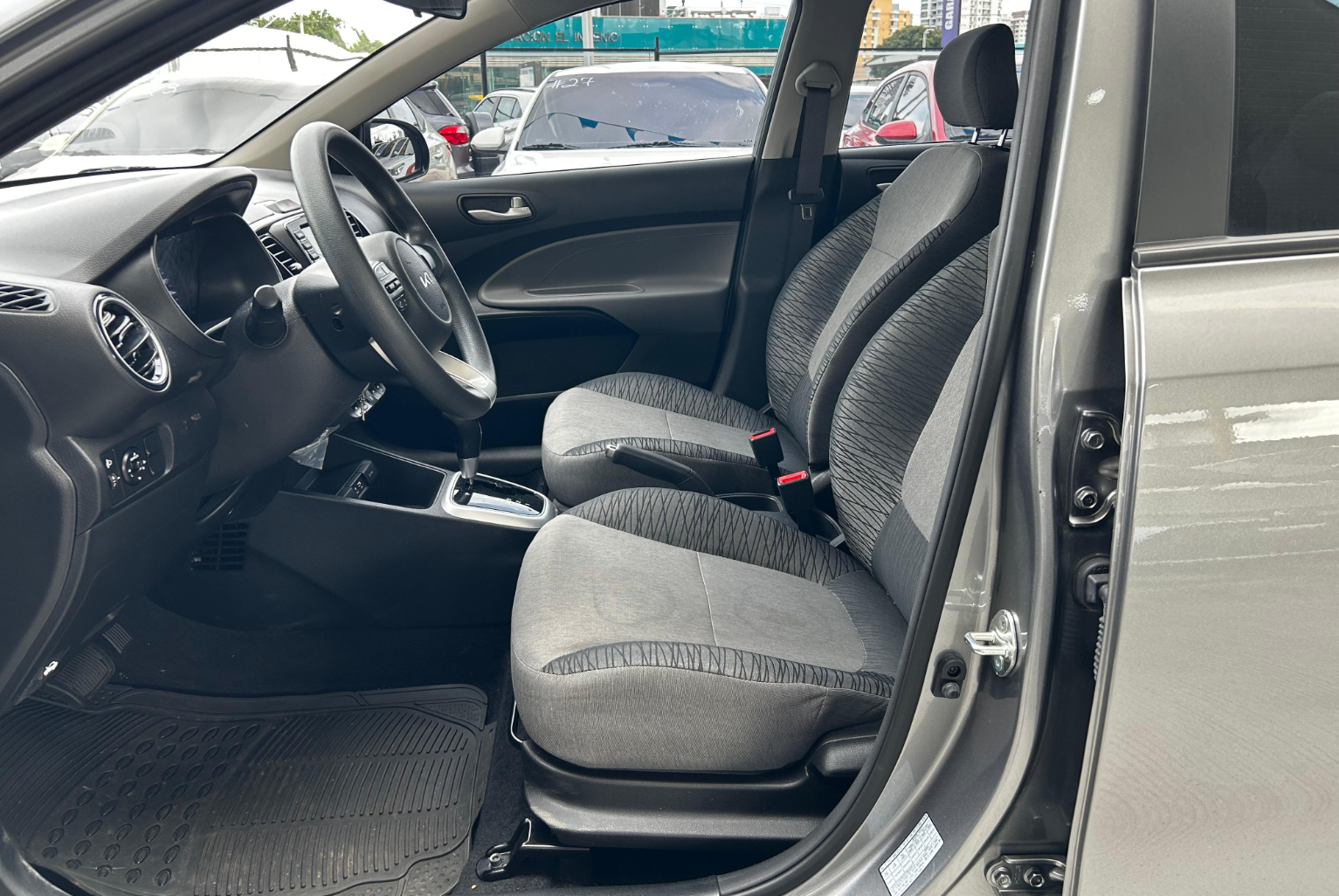 Kia Soluto 2026 Automático color Blanco, Imagen #8