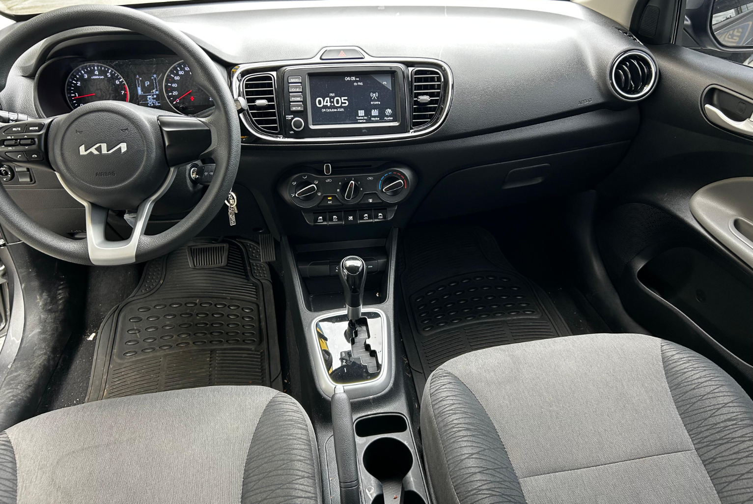 Kia Soluto 2026 Automático color Blanco, Imagen #9