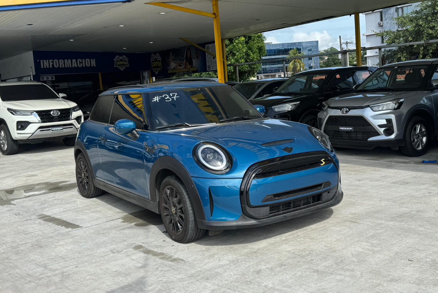 MINI Cooper 2024 Automático color Celeste, Imagen #3