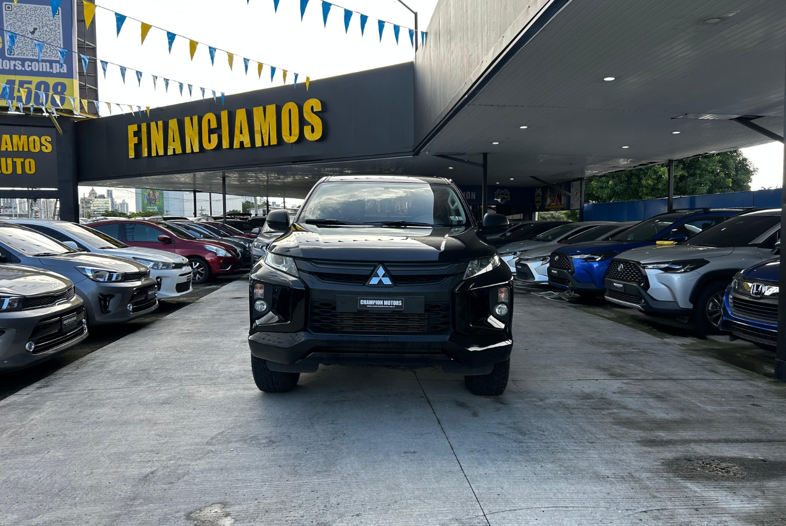 Mitsubishi L 200 2022 Manual color Negro, Imagen #2