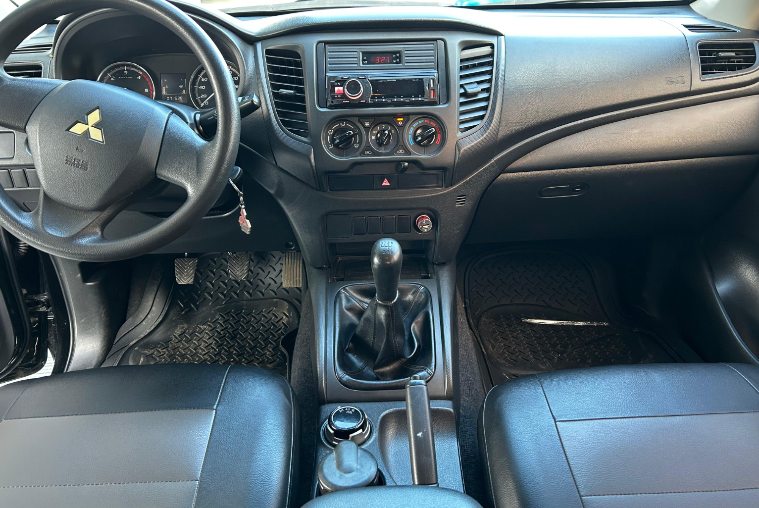 Mitsubishi L 200 2022 Manual color Negro, Imagen #8