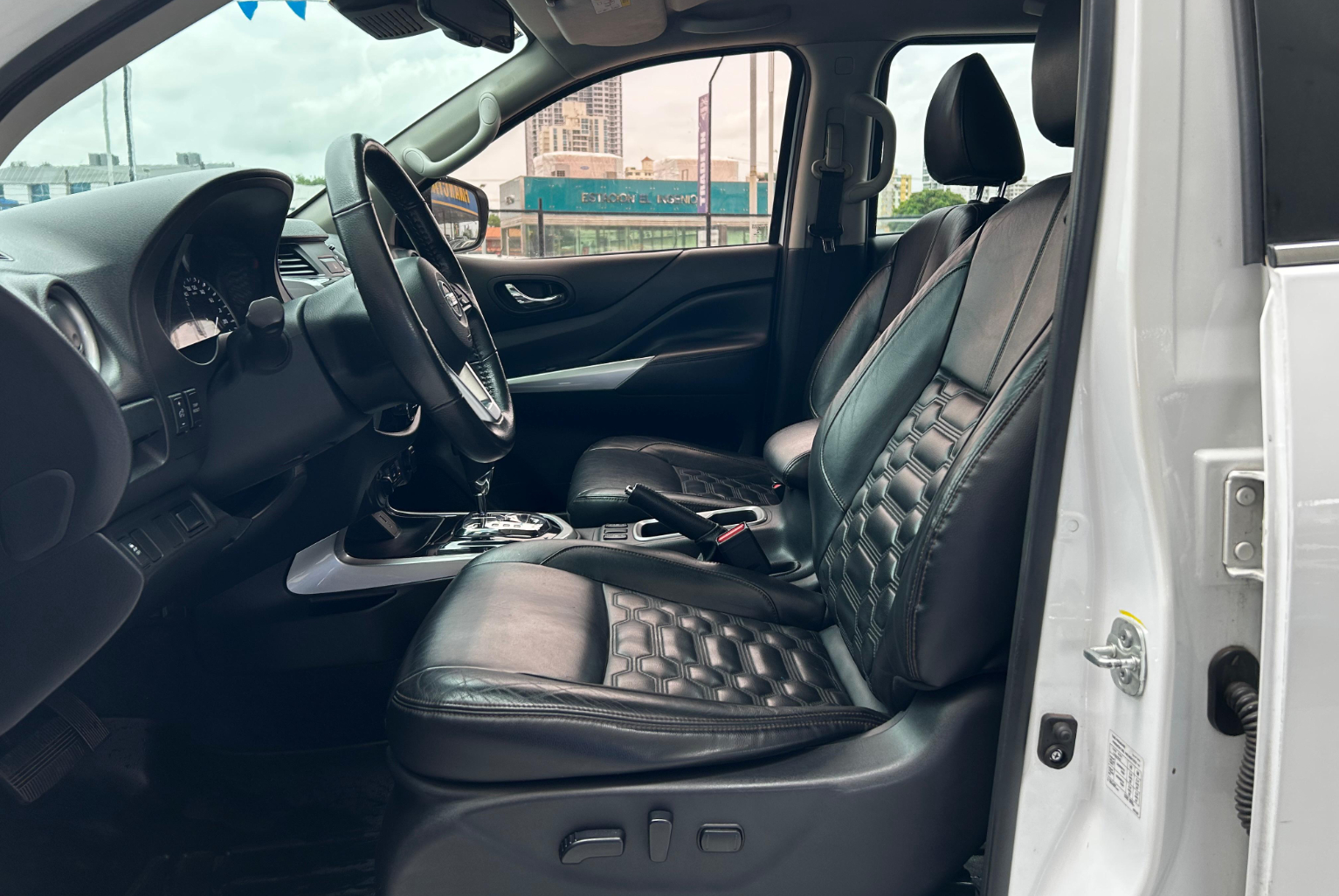 Nissan Frontier 2022 Automático color Blanco, Imagen #8