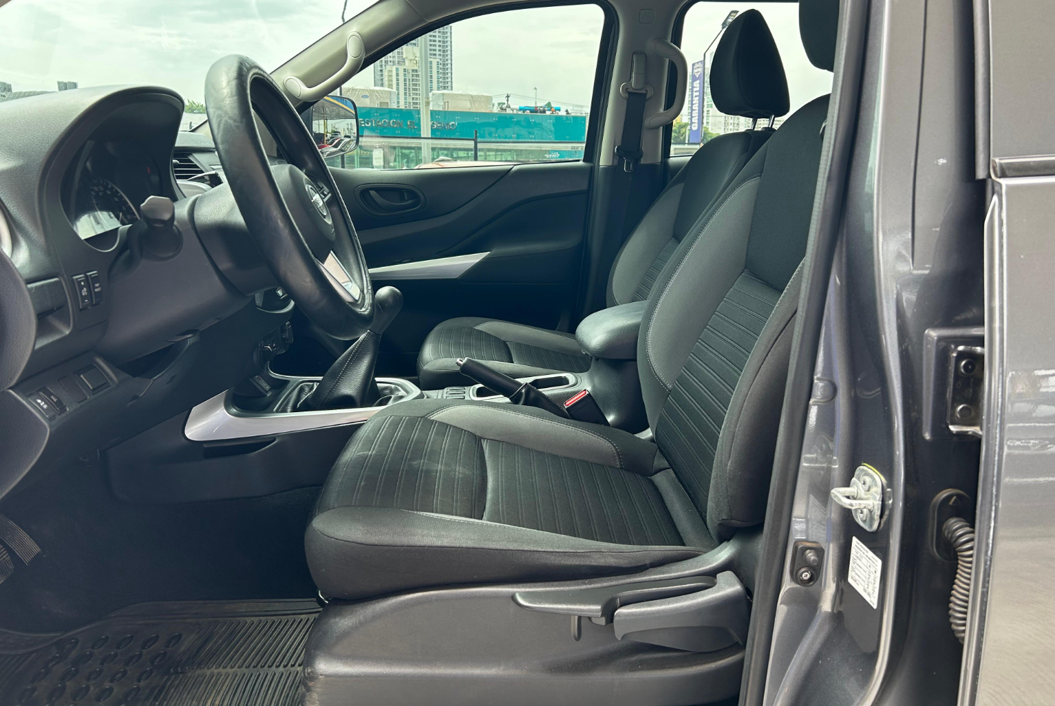 Nissan Frontier 2022 Manual color Gris, Imagen #8