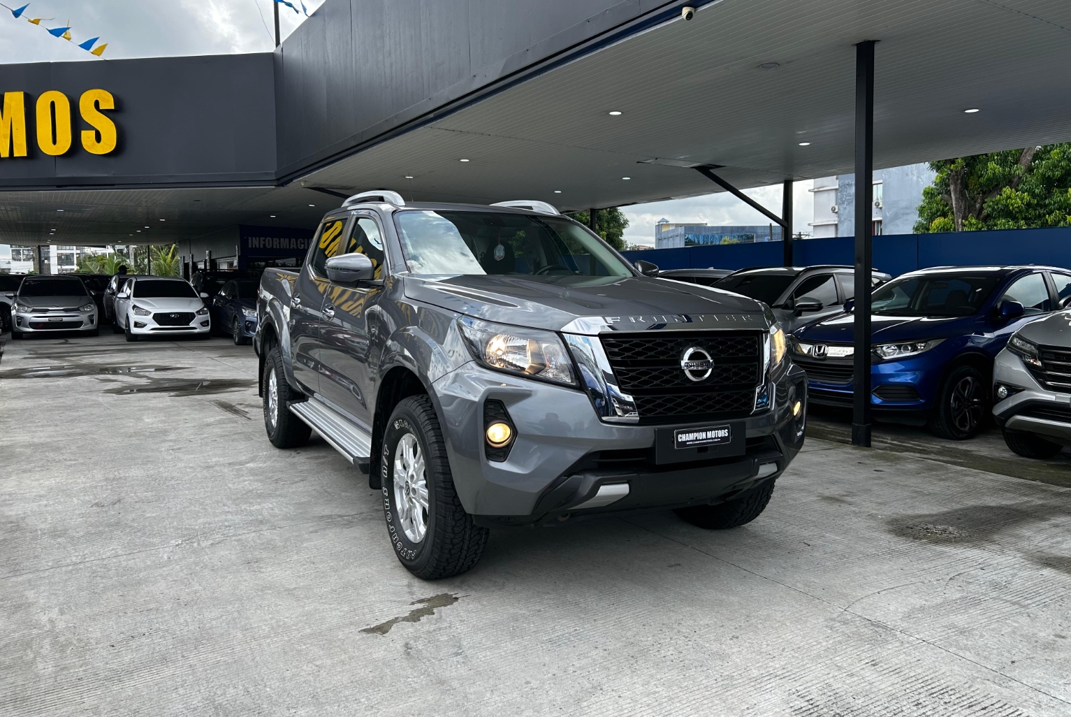 Nissan Frontier 2022 Automático color Gris, Imagen #3