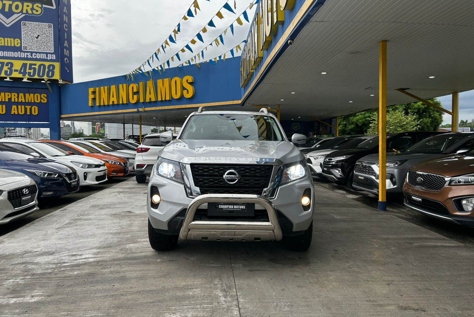 Nissan Frontier 2023 Automático color Plateado, Imagen #2