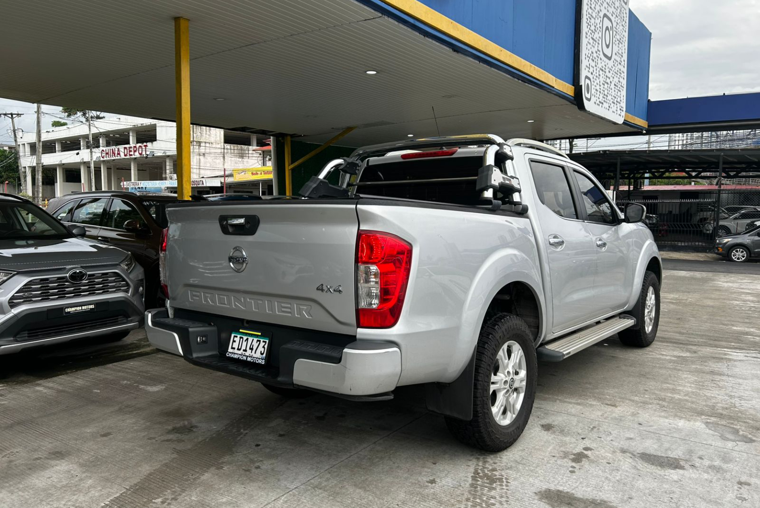 Nissan Frontier 2023 Automático color Plateado, Imagen #4