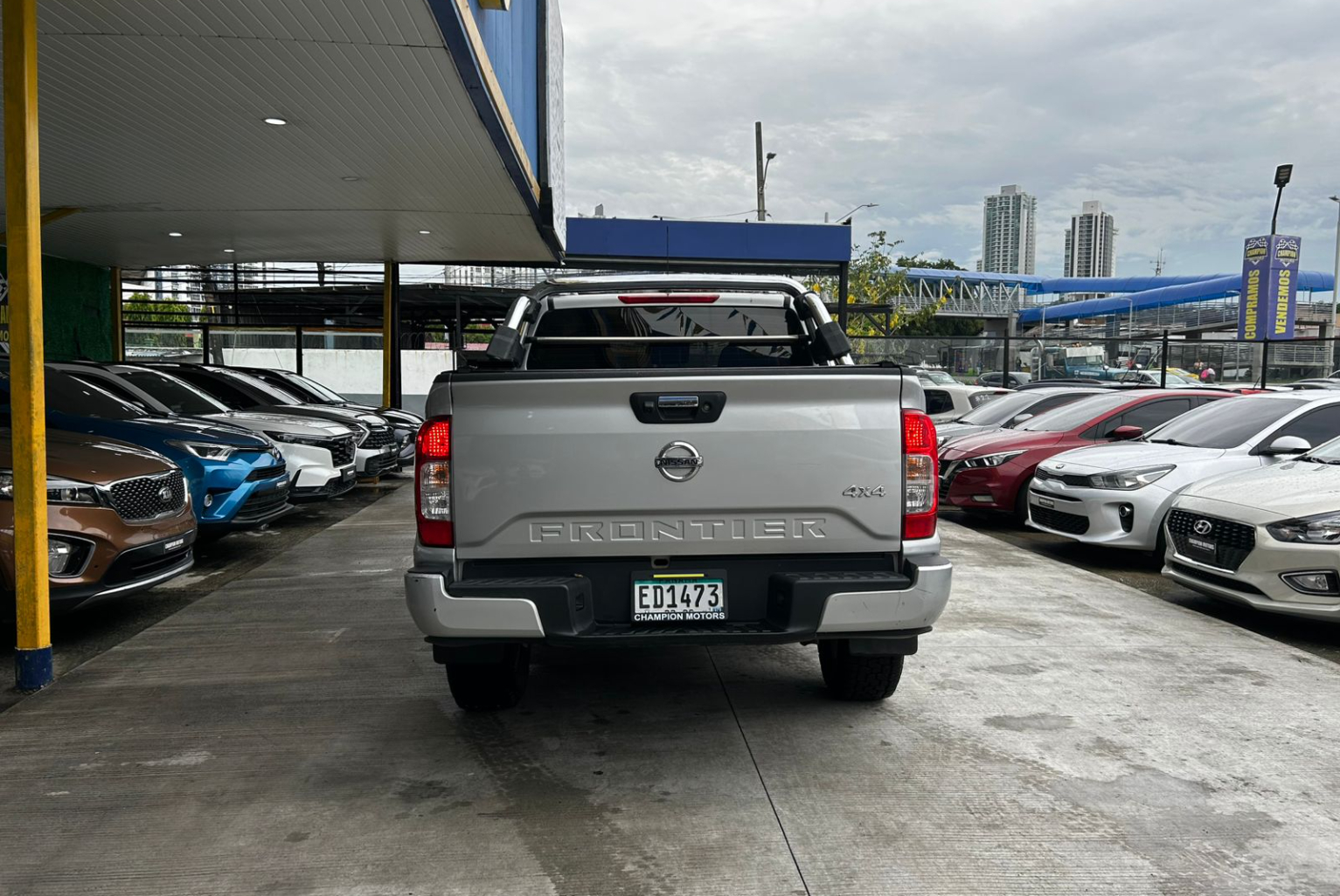 Nissan Frontier 2023 Automático color Plateado, Imagen #5