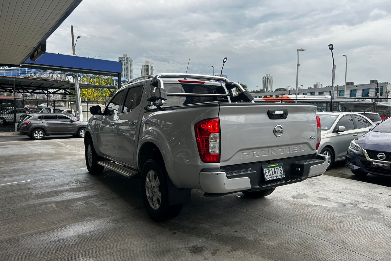 Nissan Frontier 2023 Automático color Plateado, Imagen #6