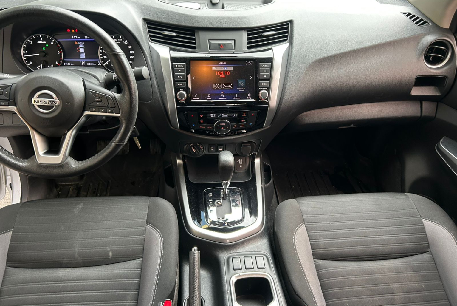 Nissan Frontier 2023 Automático color Plateado, Imagen #8