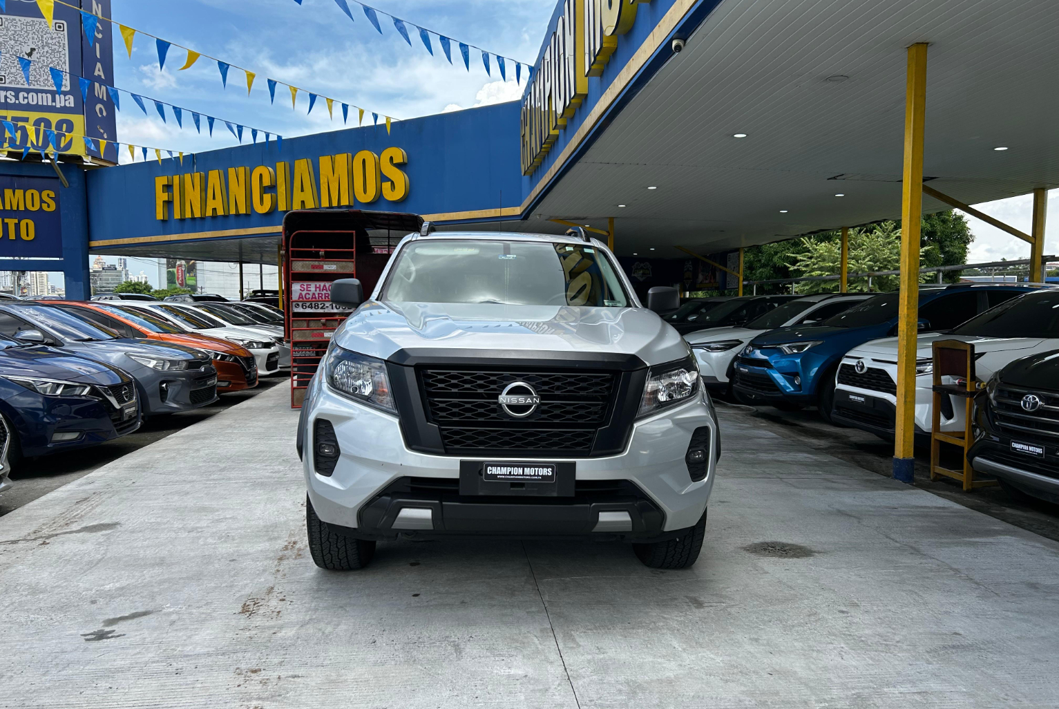 Nissan Frontier 2025 Automático color Plateado, Imagen #2