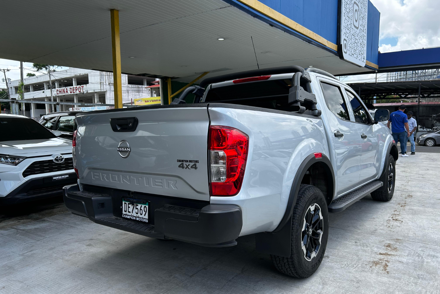 Nissan Frontier 2025 Automático color Plateado, Imagen #4