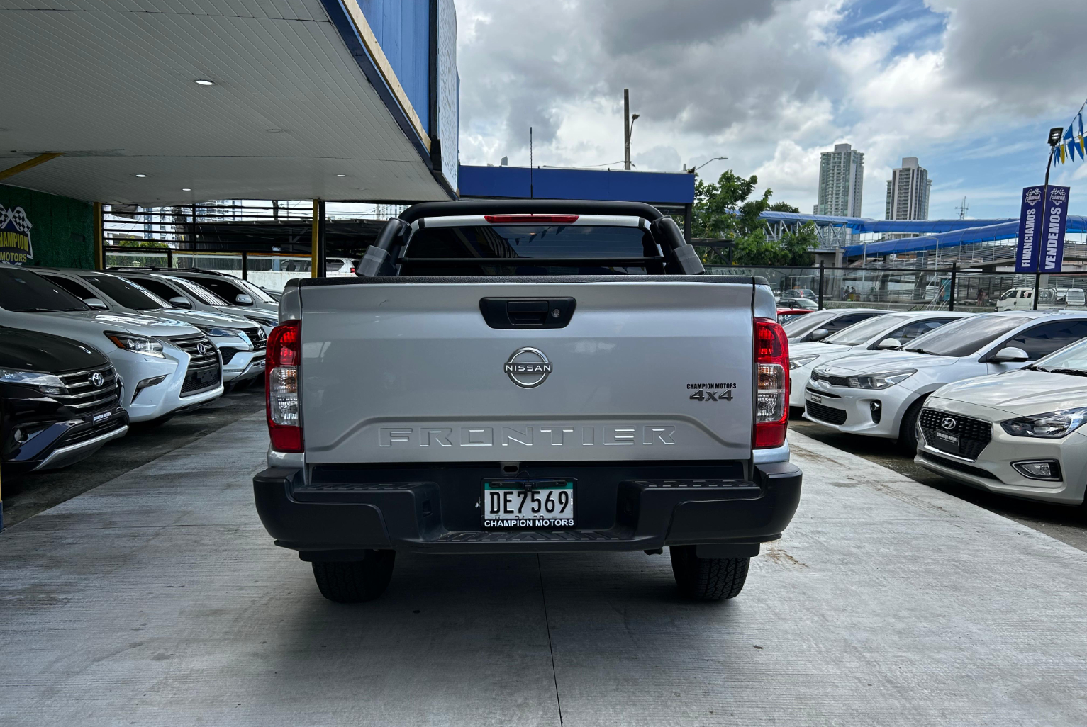 Nissan Frontier 2025 Automático color Plateado, Imagen #5