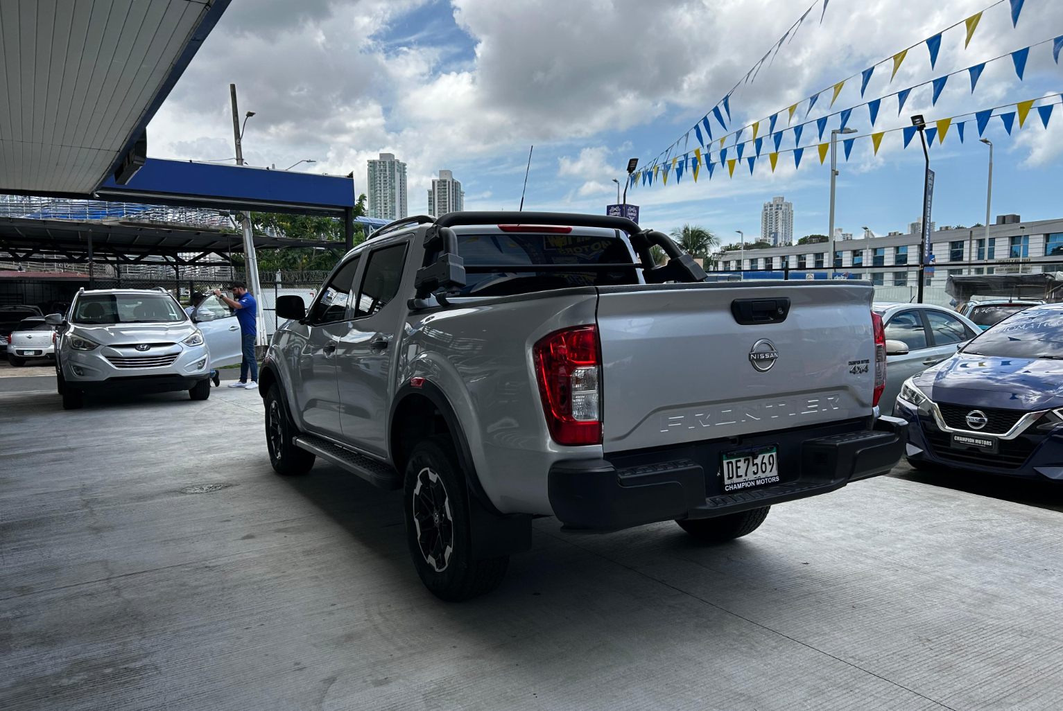 Nissan Frontier 2025 Automático color Plateado, Imagen #6