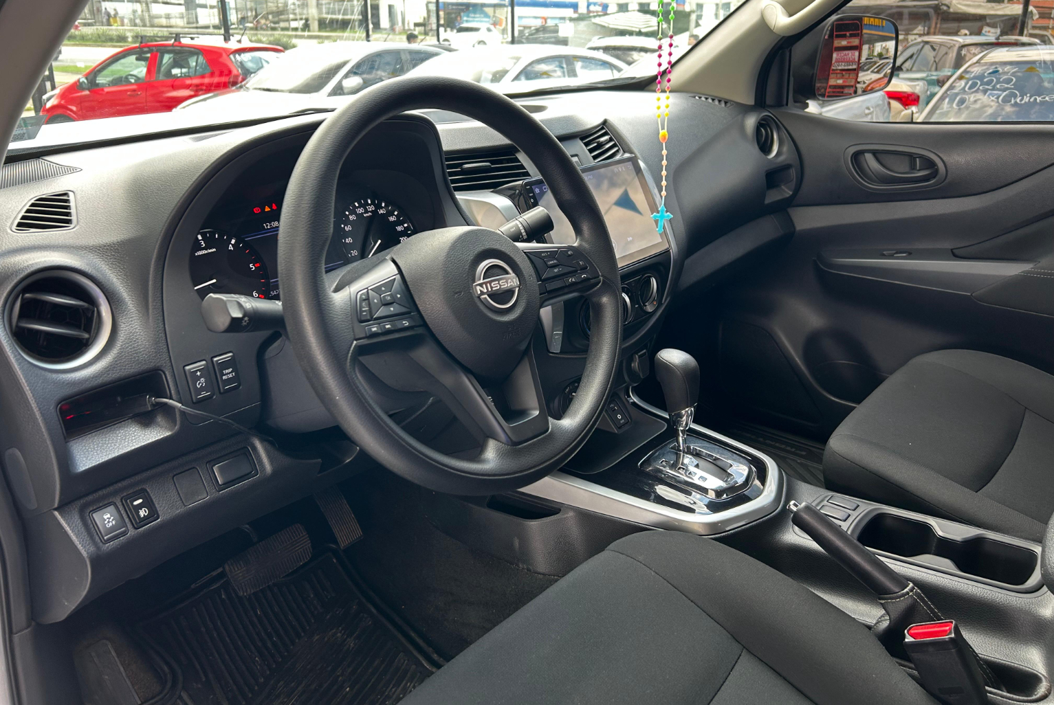 Nissan Frontier 2025 Automático color Plateado, Imagen #7